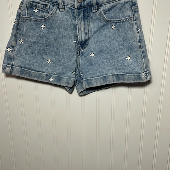 PacSun denim jean mom shorts with embroidered daisy detailing - Picture 5 of 8